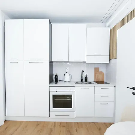 Apartment Bright Tiny - Shared Pool & Sauna - Free Parking - Air Condition Muralto
