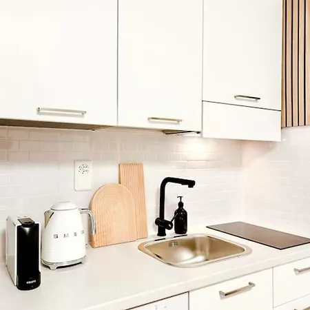 Bright Tiny - Shared Pool & Sauna - Free Parking - Air Condition アパート *